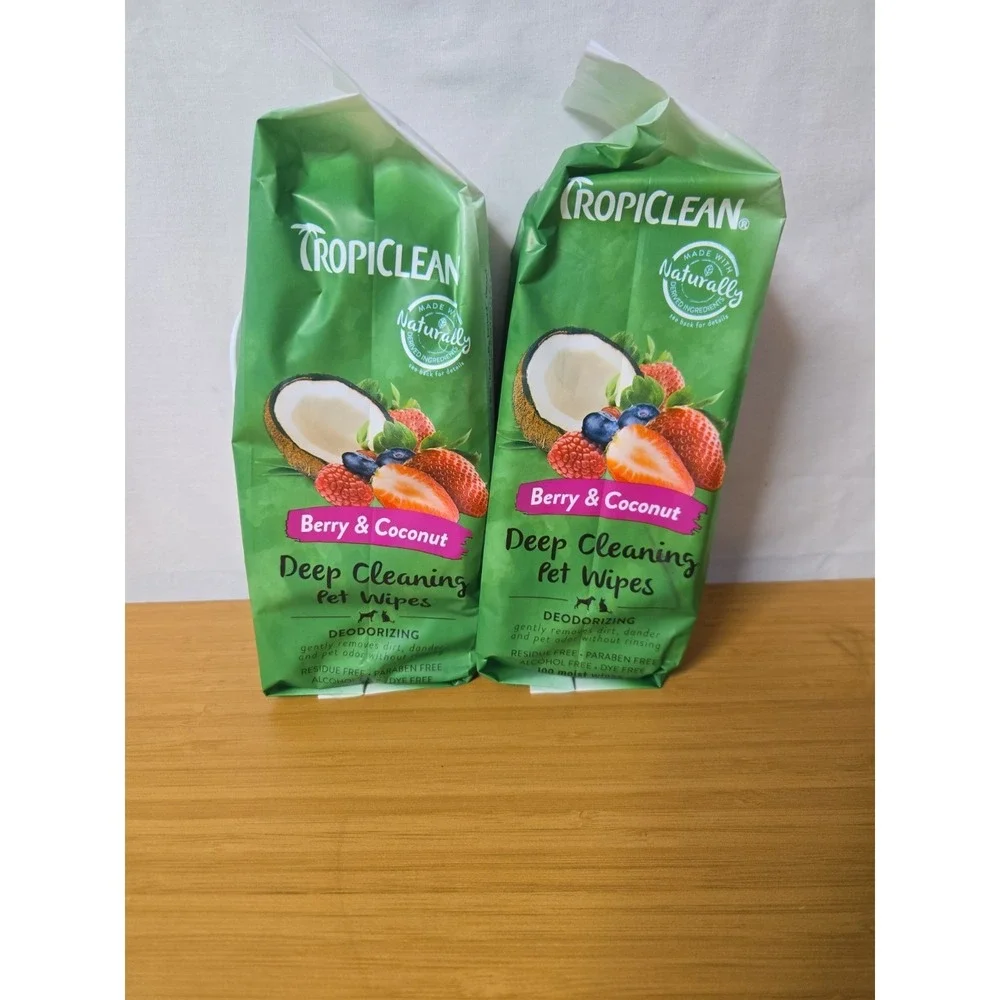 TropiClean Deep Cleaning Pet Wipes Hypoallergenic Berry And Coconut Scent. NEW